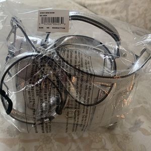 Micheal Kors Manhattan in silver metallic